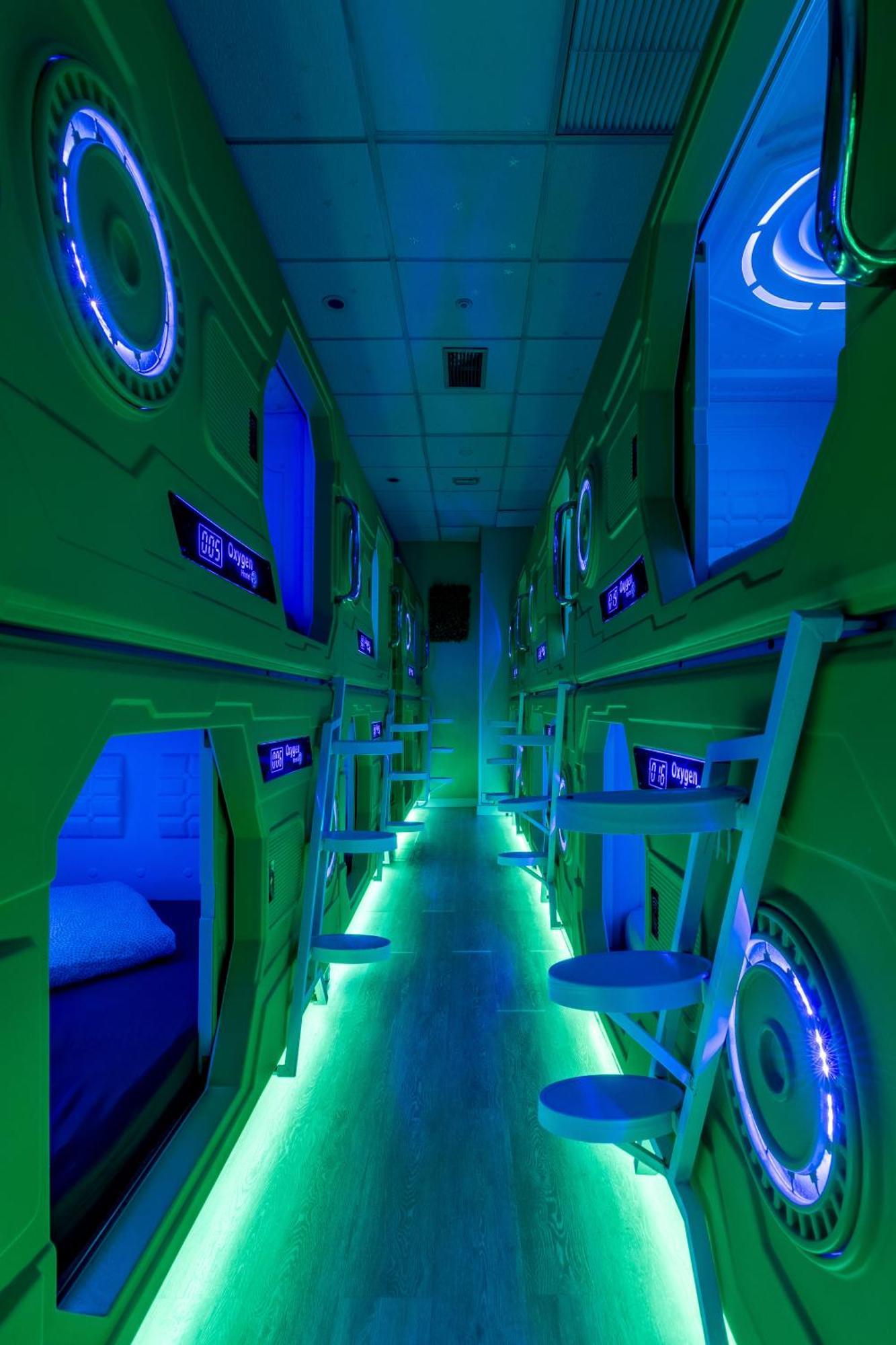 Oxygen Hostel Capsula مدريد المظهر الخارجي الصورة