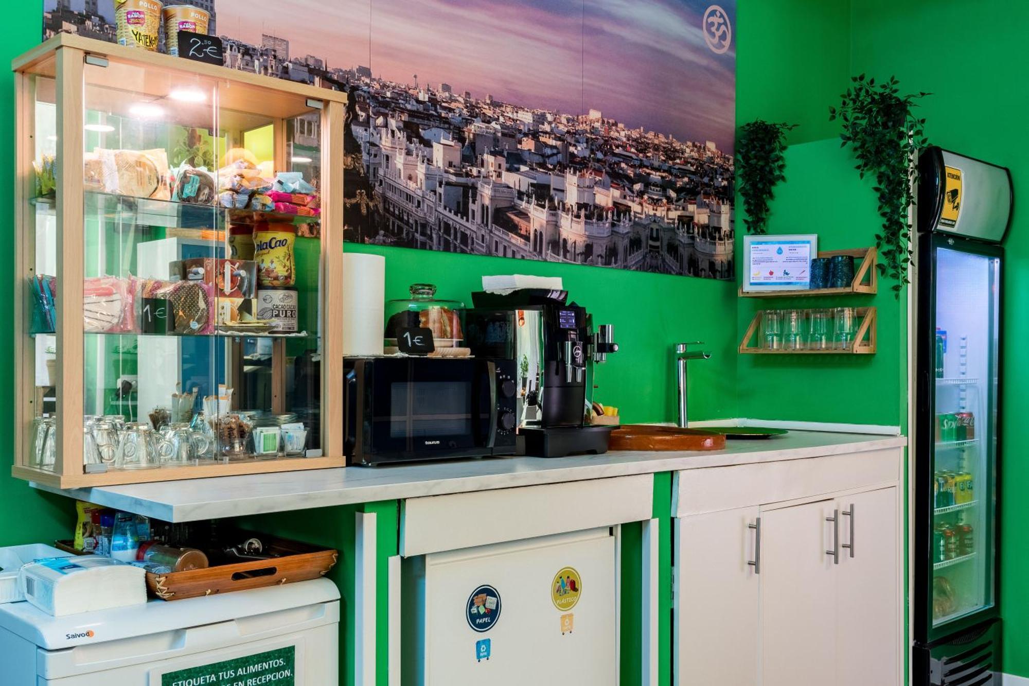 Oxygen Hostel Capsula مدريد المظهر الخارجي الصورة