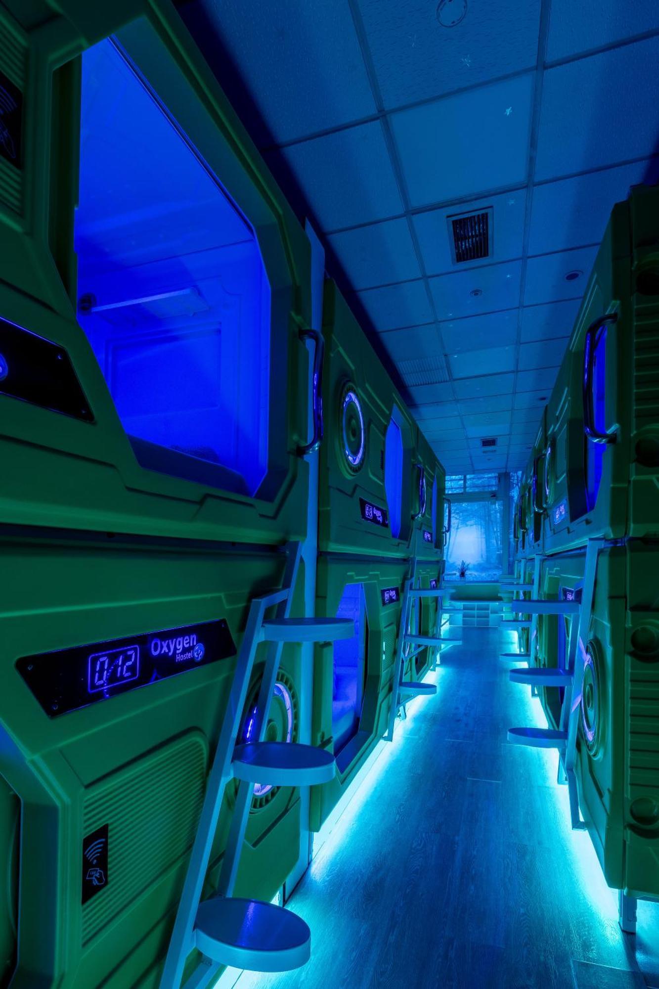 Oxygen Hostel Capsula مدريد المظهر الخارجي الصورة