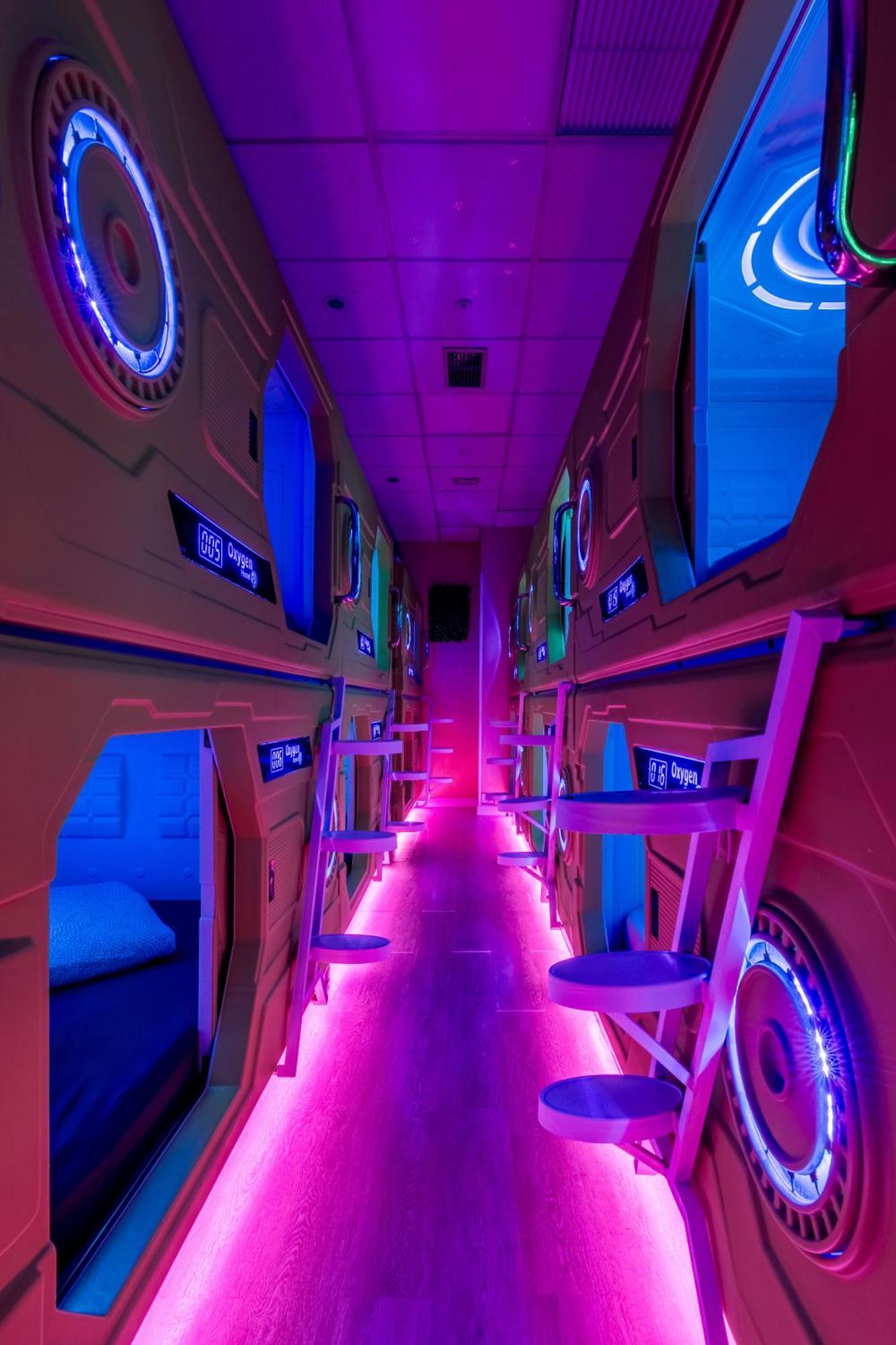 Oxygen Hostel Capsula مدريد المظهر الخارجي الصورة
